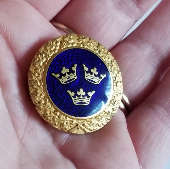 Vintage brooch Sporrong Sweden blue enamel gold tone three crown pin - Picture 13 of 16